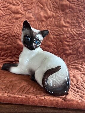 Beswick Glazed Siamese Cat Figurine in Brown and Cream